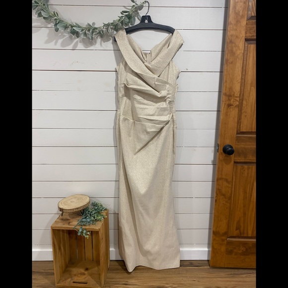 Rickie Freeman for Teri Jon Dresses & Skirts - Teri Jon Gold Metallic Stretch Ruched Gown